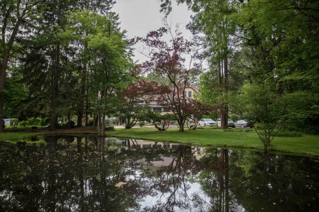 Lakeside Inn Exterior photo